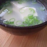やさしいお味の豆腐と春雨のスープ